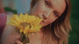 Huge thanks to @americana_uk_ for premiering the DUST visualizer 🌸🌺🌷🌻,  Head to my bio link to watch the full , @_twinlantern_ production!