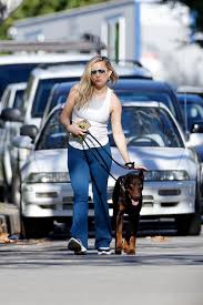 She is wearing a matching indigo blue sports bra and leggings set from her brand fabletics. Kate Hudson Out With Her Dog In Pacific Palisades 01 14 2021 Hawtcelebs