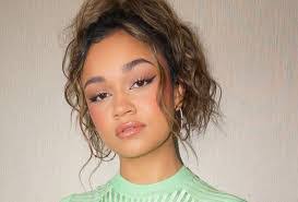 Maddie Bailey's Instagram, Twitter & Facebook