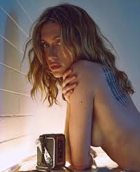 Alicia Moffet souvre sur les complications suite à sa réduction mammaire |  QUB | QUB info