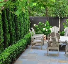 Comment Faire Une Haie De Cloture Vivante Dans Son Jardin Et L Entretenir En Bonne Sante Jardins Amenagement Jardin Jardin Maison