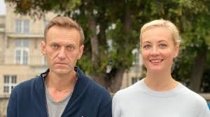 Antwort der bundesregierung zeugt von. Navalny Poisoning Kremlin Critic Recalls Near Death Novichok Torment Bbc News