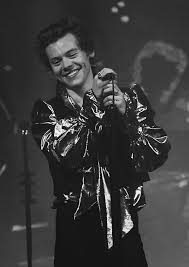 Black And White Harry Styles Pin By Cynthia On Harry Styles Harry Styles Harry Styles Live Edward Styles