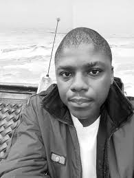 How to create a supportive community and deal with negative comments?