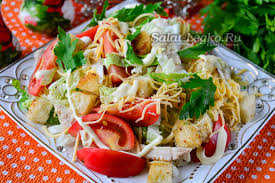 салат с пекинской капустой и красной рыбой и сухариками Salat Cezar S Pekinskoj Kapustoj Kuricej Suharikami S Majonezom