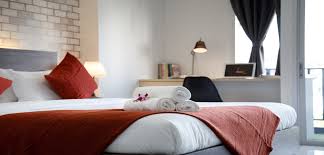 Plafon led basic lc 800lm 12w 20cm. Como Dar Al Dormitorio Un Estilo De Hotel Lujo Homebyme