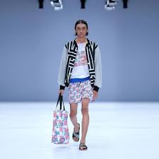 Check spelling or type a new query. 10 Potret Raihan Model Indonesia Pertama Saint Laurent