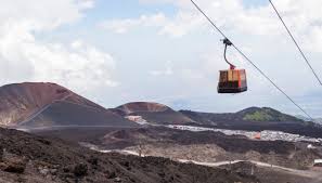 Funivia dell'etna e trekking a quota 2800 m. Monte Etna Vulcano Da Record Storia Eruzioni Ed Escursioni