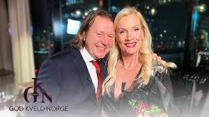 Pentru a scrie un review trebuie sa fii autentificat. Se Gunilla Persson Sin Hysteriske Date Med Charter Svein Youtube