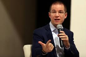 El candidato izquierdista obtuvo el 53% de los votos, seguido del aspirante del pan, ricardo anaya, con 22%, según el conteo rápido del ine. Elecciones En Mexico Ricardo Anaya El Politico Pragmatico Que Por Primera Vez Unio La Derecha Con La Izquierda Para Intentar Ganar La Presidencia Bbc News Mundo