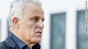 Misdaadverslaggever john van den heuvel is diep geraakt door het overlijden van zijn collega peter r. Peter R De Vries Dutch Crime Reporter Fighting For His Life After Shooting Cnn