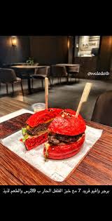 عاشق مطاعم على تويتر اغرب مطعم برجر بالسعودية برجر لحم غزال الخبز نكهات غريبه خبز اخضر بطعم الريحان خبز ازرق بطعم التوت الازرق خبز احمر بطعم الفلفل الحار