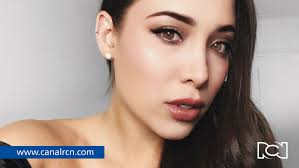 SuperLike Luisa Fernanda W se puso a buscar a sus gemelas perdidas en  internet y encontró a 5 jóvenes que se parecen mucho a ella. ¿Cómo te  parecieron las dobles de la