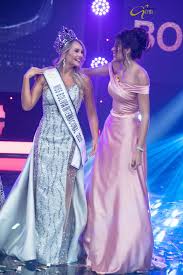 ↑ (es) paceña lenka nemer es miss bolivia universo 2020. Zar De Misses Miss Bolivia 2020