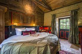 It features a heated outdoor swimming pool, hot tub and sauna and you can borrow bikes on site for free. Chateau De L Abbaye De Moreilles Hotel De Charme En Pays De La Loire Les Collectionneurs