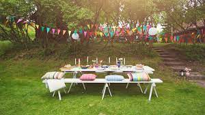 To contrast all of that wildness, we love using piece with structure. Cheap And Fun Party Decorating Ideas