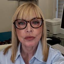 Happy New Years Day 2024 love Sandy and Blondie 💃🐱