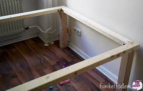 Ein Einfaches Bett Aus Holz Selber Bauen Funkelfaden Haus Deko Zuhause Diy Bett Selber Bauen