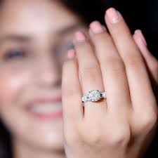 Round Shape Moissanite Solitaire Engagement Ring in Split Shank