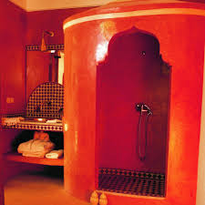 Une Salle De Bains Marocaine Rouge Marrakech Salle De Bain Marocaine Salle De Bain Hammam Marocain