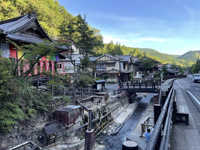 湯の峰温泉】和歌山県の秘境にある日本最古の湯の峰温泉に泊まろう(ゲストハウス紹介あり) - たびたびTrip