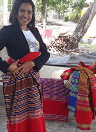 Modifikasi kain tenun jadi gaun / oleh 6 desainer kain tradisional berubah jadi gaun gaun stylish dan modern indiya. Indahnya Tenunan Malaka Kompasiana Com