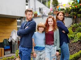 Juli, 22:45 uhr im ersten eine neue hymne für die katholische kirche? Carolin Kebekus Galt Als Kind Als Weichei Express De