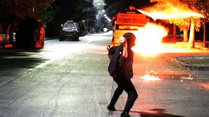 El día del joven combatiente. Dia Del Joven Combatiente Manifestaciones Dejan Dos Carabineros Heridos De Bala Y Tres Autos Quemados Emol Com