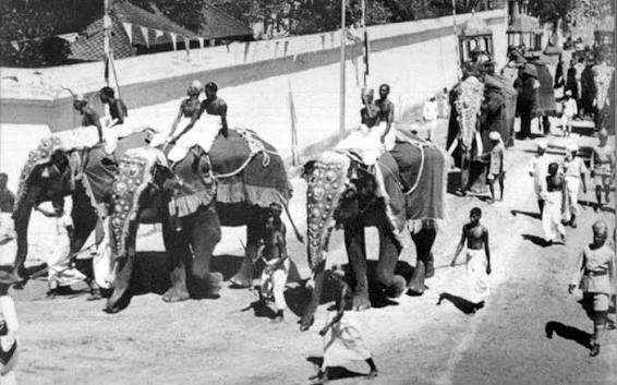 Very Old and Rare Photos, Pictures of Kerala, India: AARAATTU PROCESSION TRIVANDRUM AN OLD PHOTOGRAPH 1940