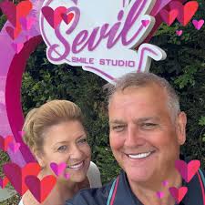 Hi I'm looking for someone who can put down a vinyl floor? Tia 😊