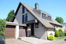 Aktuell im exklusiven kundenalleinauftrag bieten wir dieses mehrfamilienhaus mit 5 wohneinheiten, ca. Haus Zum Verkauf 41462 Neuss Mapio Net