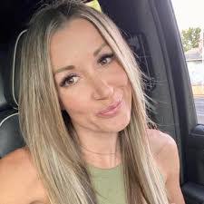 Melissa Bumgardner's Instagram, Twitter & Facebook