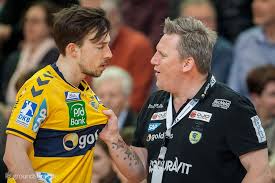 Frisch Auf Bekommt Gegen Die Lowen Den Frack Voll Die Bilder Frack Handball Handballspieler