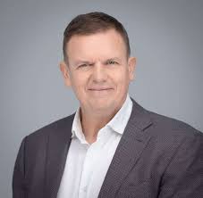 Ikast-dreng flytter hjem fra hovedstaden: Åbner webshop ved landejendom  udenfor Bording