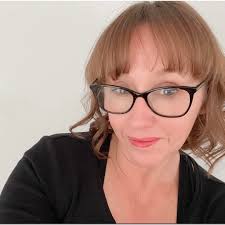 Okay, this may seem like a really stupid question but if a stranger clicks  your funnel link do they have to sign up for a systeme account to access  the funnel? I'm