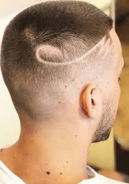 Et comme l'armée est réputée veiller au respect des exigences très strictes au niveau de l'apparence et de la coiffure en particulier (sa longueur, volume et style sobre), ce ne serait pas surprenant pour vous d'apprendre que cette coupe masculine est toujours en vogue parmi les militaires. Degrade Americain Mode Linternaute Com