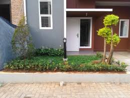 Agar terlihat seimbang gunakan tanaman yang berukuran kecil dan variasikan dengan beberapa jenis bunga sehingga tidak terlihat monoton. Tukang Taman Depan Rumah Jasa Tukang Taman Spesialis Halaman Rumah Jasa Pembuatan Taman Rumah
