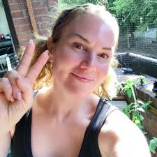 Hello, in general, how long are your walks for and approximately how many  kilometres. Thank you. Sandra.