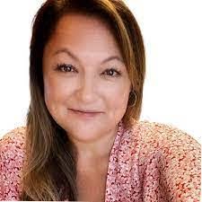 Dewi Rusli's Instagram, Twitter & Facebook