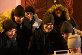 Prvok, šampón, tečka a karel se pokusí najít v sobě odvahu udělat pořádnou kravinu jako zamlada. Patrik Hartl Nataci Film Podle Vlastni Knihy V Centru Prahy Postavil Hrbitov Aktualne Cz