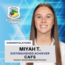 Leila Hogan's Instagram, Twitter & Facebook