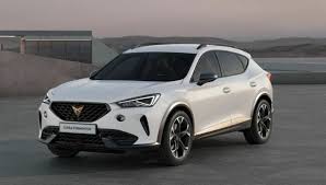 Cupra says it'll emit just 33g/km of co2, while economy of up to 188.3mpg is possible, as long as you plug it in regularly. 245 Ps 400 Nm The Cupra Formentor E Hybrid Is Here