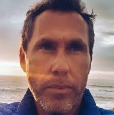 João Vasconcelos no País das Desmaravilhas