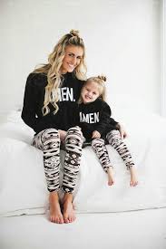 Baby dankeskarten baby geburt babys und schwangerschaft kinderwunsch baby dann will dein baby mehr und der löffel kommt ins spiel. Kleidung Mama Ich Outfit Ideen Ideen Outfit Mutter Tochter Outfits Mutter Tochter Mode Kinderkleidung