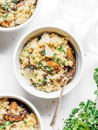 Easy Mushroom Risotto Recipe Vegetarian 1 Pan Recipe In 2020 Mushroom Risotto Risotto Recipes Vegetarian Recipes