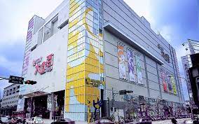 Global mall用心服務 global mall從2005年開幕以來，一直秉持著「顧客至上‧服務‧創新‧效率」的經營理念，不斷地提升服務品質，期許每位員工及專門店服務人員，都能以熱情真誠的態度，服務每一位顧客，讓每位顧客體驗、感受到我們的用心，快樂地在global mall度過每一刻!! é æ±ç™¾è²¨