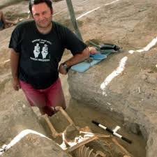 Absolwent akademii sztuk pięknych w łodzi. Tomasz Kozlowski Professor Professor Nicolaus Copernicus University Torun Umk Department Of Archaeology Page 2