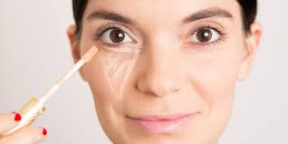 Membantu menutupi kantung mata dan bekas jerawat; Pengen Nyobain Make Up Yang Bisa Nutupin Bekas Jerawat Coba Deh 10 Concealer Dari Brand Lokal Ini