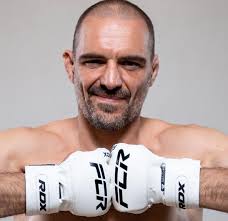 Erik Wahrolen var med i Robinson