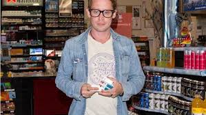 Macaulay culkin, joe pesci, daniel stern and others. Macaulay Culkin Maman J Ai Rate L Avion Apparait Canon Et Semble S Etre Repris En